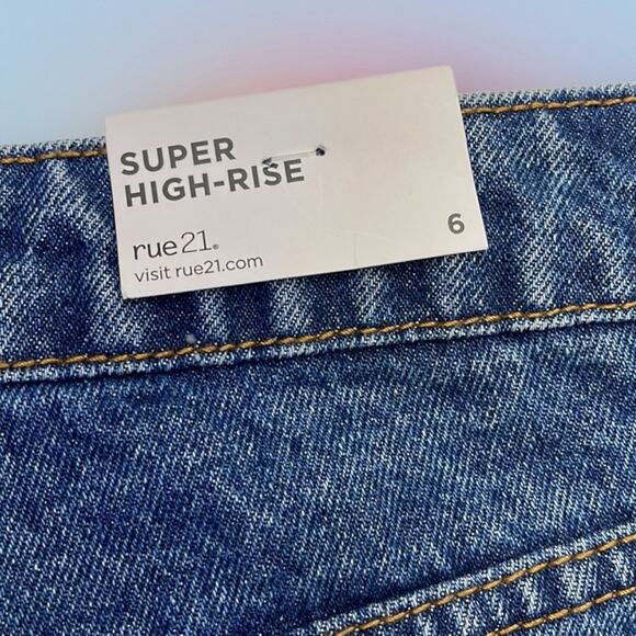 RUE 21 Women’s 6 Super High Rise MOM JEANS - Picture 4 of 6